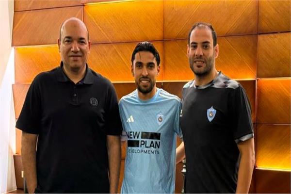 الدولي الجزائري فارس نشاط