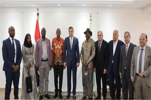 جانب من لقاء وزير الزراعة بنظيره الأوغندي والوفد المرافق له