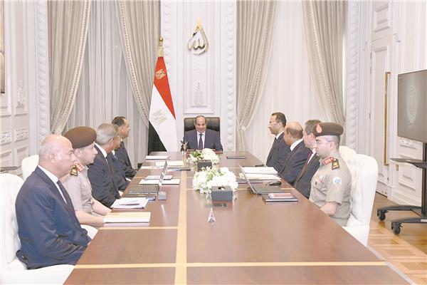 الرئيس عبدالفتاح السيسى خلال اجتماع تطوير ماسبيرو بحضور رئيس مجلس الوزراء وعدد من المسئولين