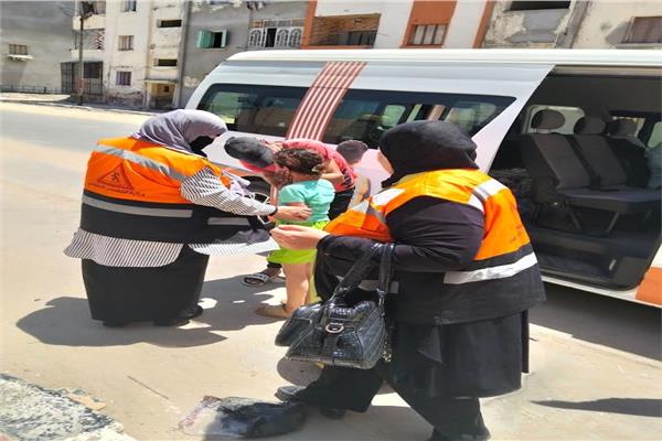 "التضامن الاجتماعي" تنقذ أسرة من التشرد بعد عام كامل في شوارع بورسعيد