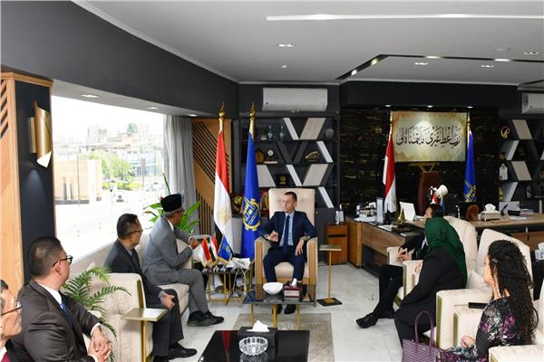 محافظ أسوان يبحث مع سفير إندونيسيا إقامة توأمة 