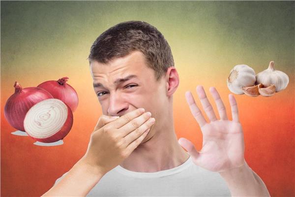 تخلصي من رائحة البصل والثوم في دقائق