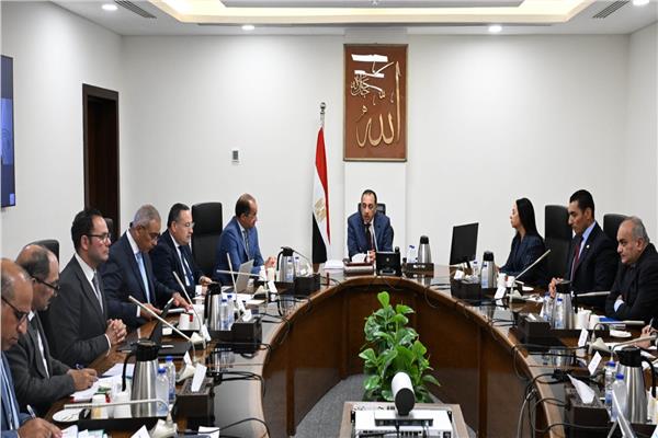 رئيس الوزراء يستعرض عددا من المقترحات للبرنامج الوطني لاكتشاف ورعاية الموهوبين