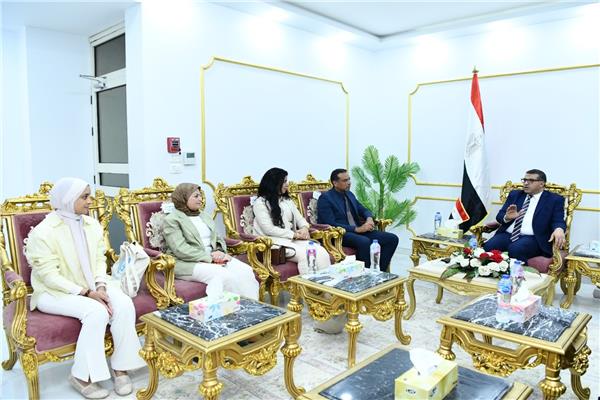 محافظ قنا يستقبل وفد برنامج الأمم المتحدة