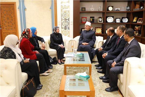 مفتي الجمهورية ومديرة المركز القومي للبحوث الاجتماعية والجنائية 