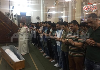 صلاة الجنازة على الطفل يوسف