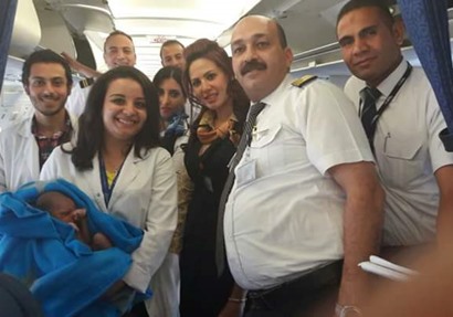 المولود وطاقم الطائرة
