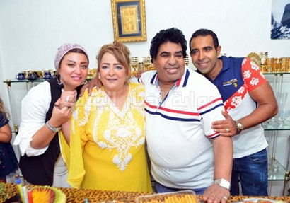 عدوية مع أسرته