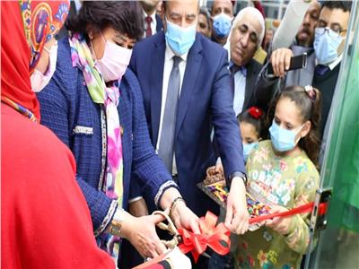 صور| وزيرة الثقافة تفتتح جناح العرض المتحفي الخاص بالمركز القومي للمسرح 