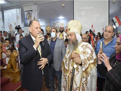 محافظ أسيوط يزور دير المحرق والقوصية للتهنئة بعيد القيامة المجيد