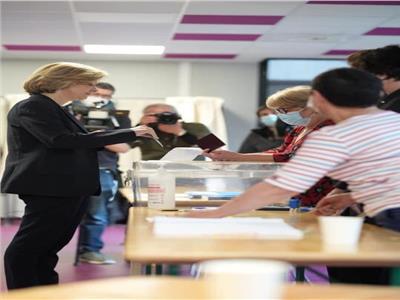 الانتخابات الفرنسية | بيكريس تدلي بصوتها في الجولة الثانية