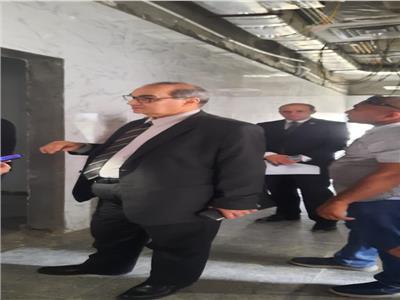مجازاة 3 أطباء لتأخيرهم العمل بعيادات بمستشفى قفط التعليمي بقنا