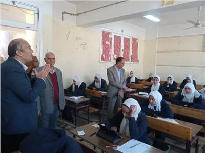 رئيس مركز ومدينة ملوي يكلف نائبه بمتابعة سير امتحانات الصف الأول والثاني الثانوي