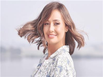 حلا شيحة تـُغازل تامر حسني