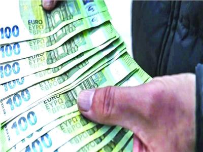 موظف يحصل على 388 ضعف راتبه بالخطأ 