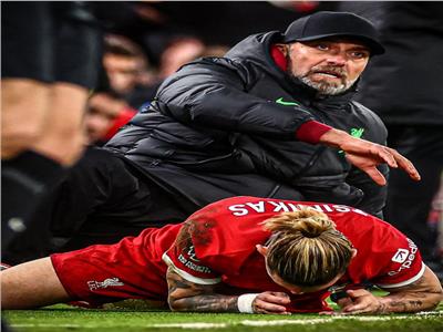 شاهد| سقوط كلوب بعد دفع لاعب أرسنال لـ «تسيميكاس»