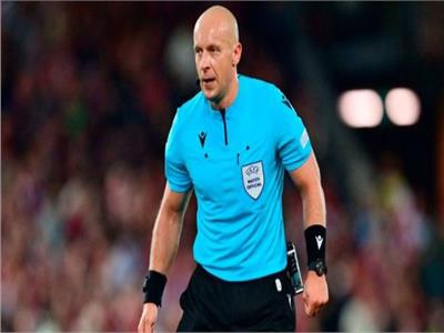 البولندي مارتشينياك حكمًا لمباراة دور الـ 16 بين سويسرا وإيطاليا