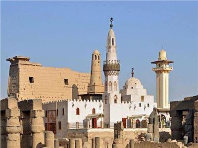 أصل الحكاية | داخل معبد فرعوني.. مسجد «أبو الحجاج الأقصري» رمز التسامح والسلام 