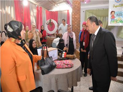 محافظ أسيوط يشهد الكرنفال السنوي لتوزيع 100 حقيبة مدرسية بمشتملاتها