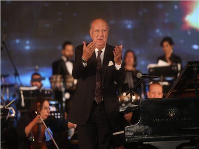 الموسيقار عمر خيرت يبدع في ليلة أسطورية حالمة على مسرح النافورة