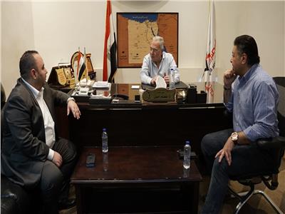 رئيس «المصريين الأحرار» يناقش آخر أعمال اللجنة الدستورية بالحزب