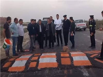 محافظ الدقهلية يتفقد طريق الحزام الآمن علي بحيرة المنزلة