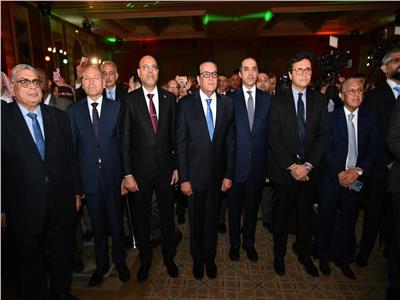  في عيدها الوطني .. وزير الصحة يؤكد عمق  العلاقات التاريخية بـ«عُمان»