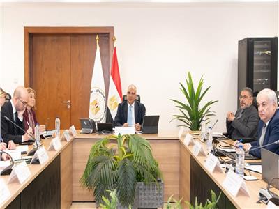 وزير الري يلتقي نائب رئيس بنك الاستثمار الأوروبي‎