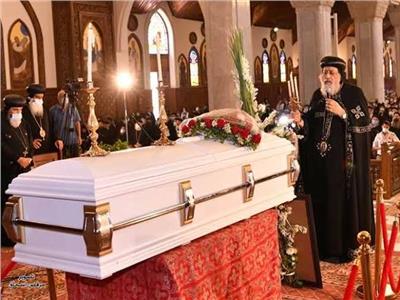 البابا تواضروس يترأس صلوات تجنيز الأنبا أغابيوس بالكاتدرائية
