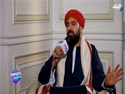 مؤسس «الحضرة»: تأثرت بالنقشبندي ونقلت الإنشاد إلى المسرح| فيديو