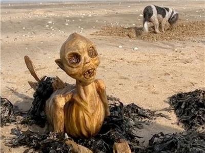 هيكل حورية البحر يظهر على أحد شواطئ بريطانيا