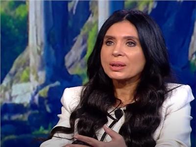 دينا تبكي على الهواء: "معرفش ليه مكتوب لي ميبقاش ليا أم في الدنيا"|فيديو