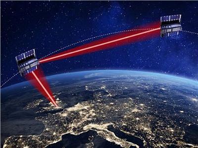 روسيا تبتكر جهاز إرسال ليزري للاتصال بين الأقمار الاصطناعية