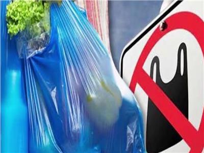 «البيئة»: إصدار تشريعات وقوانين للحد من استخدام الأكياس البلاستيكية