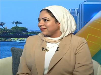 اخصائية طب تقويمي: تأثير السكريات على القولون يسبب آلامًا في الرقبة