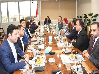 وزير الإسكان يلتقي وفد الجالية المصرية في أمريكا لتلبية احتياجات المصريين بالخارج