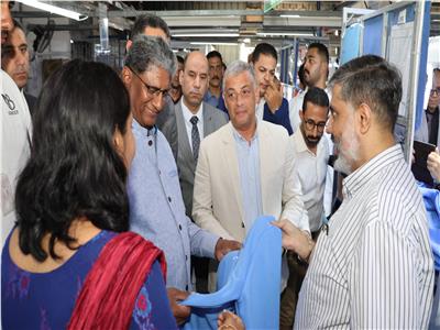 محافظ الإسماعيلية يستقبل سفير دولة الهند ويتفقدان مصانع EMBEE 