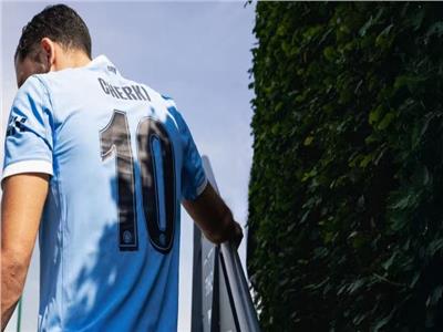 ريان شرقي يرتدي القميص رقم 10 في مانشستر سيتي
