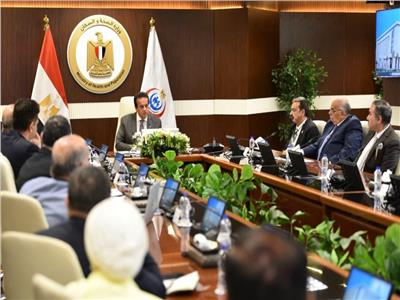 وزير الصحة يبحث مع غرفة مقدمي خدمات الرعاية الصحية ضوابط الحالات الطارئة 