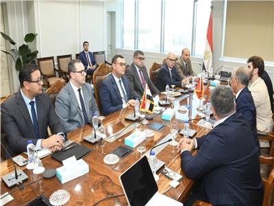 وزير الإسكان يلتقي السفير المغربي لبحث أوجه التعاون بين مصر والمغرب 