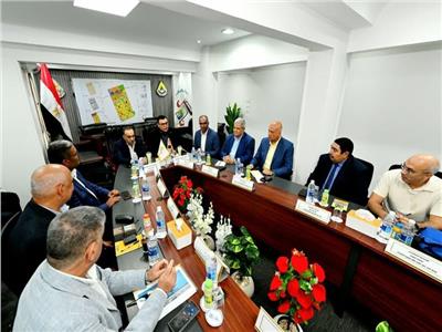 وزير الإسكان ومحافظ أسيوط يتابعان ملفات العمل بالمدن الجديدة بالمحافظة