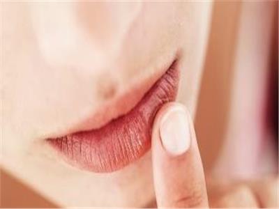 بوصفات من مطبخك.. طرق طبيعية لتقشير الشفاه وترطيبها في فصل الشتاء