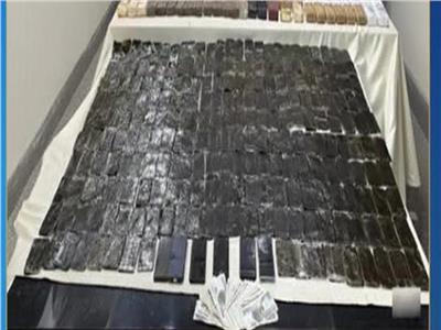 إحباط محاولة عاطل لترويج  100 طربة حشيش بالعاشر من رمضان 