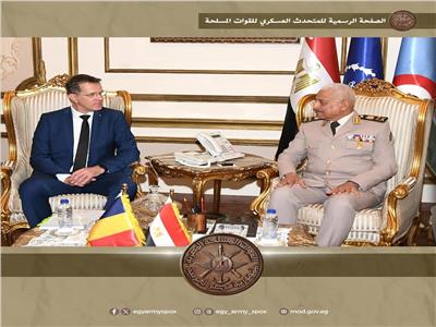 وزير الدفاع يلتقي نظيره الروماني
