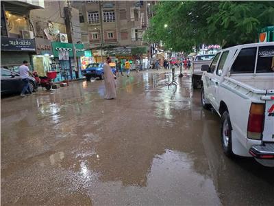 أمطار متوسطة وغيوم ورياح وبرق بسماء المنيا