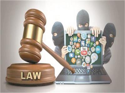 ما هي عقوبة مروجي الشائعات عبر السوشيال ميديا؟.. «خبير» يجيب
