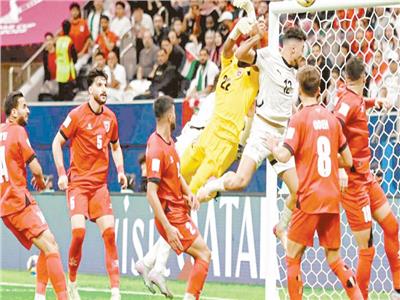 بعثة المنتخب تغادر قطر.. طولان ينسحب من إدارة الشوط الثانى.. وكأس العالم سر تألق «النشامى»