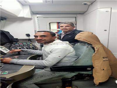 يقظة سائق مترو تُنقذ حياة فتاة من الموت المحقق بمحطة الشهداء