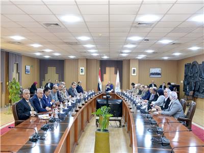 مجلس جامعة المنصورة يؤكد اكتمال الاستعدادات لامتحانات منتصف العام