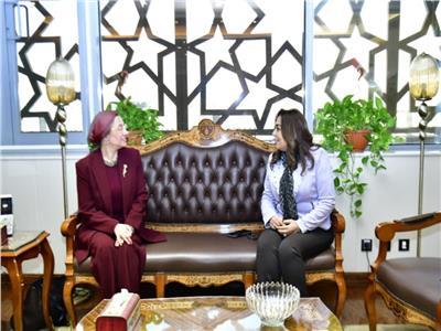منال عوض: تنفيذ مشروعات لمواجهة التصحر